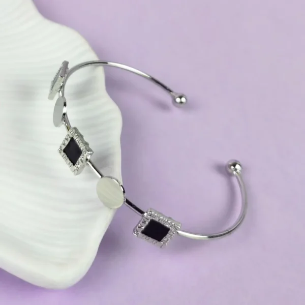 Symmetrical beauty silver bracelet