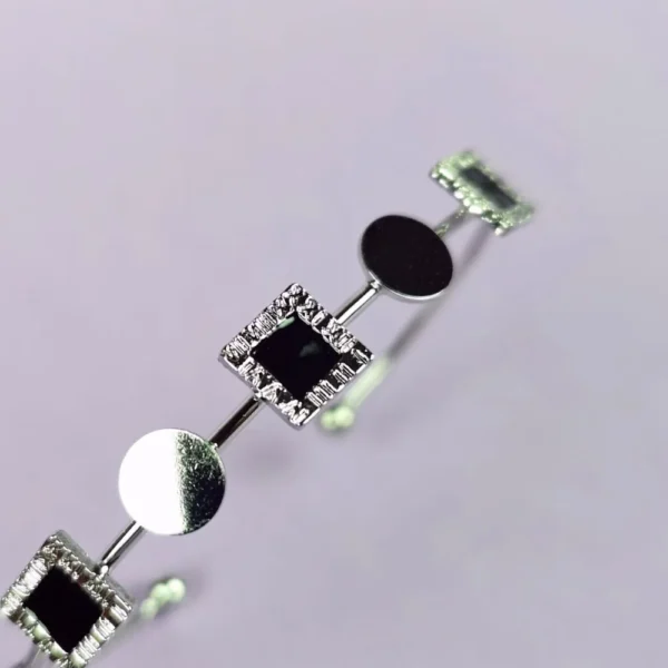 Symmetrical beauty silver bracelet