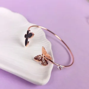 Sweet rosebud rose-gold bracelet