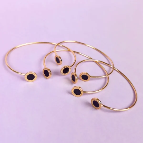 Shimmering petal gold bracelet