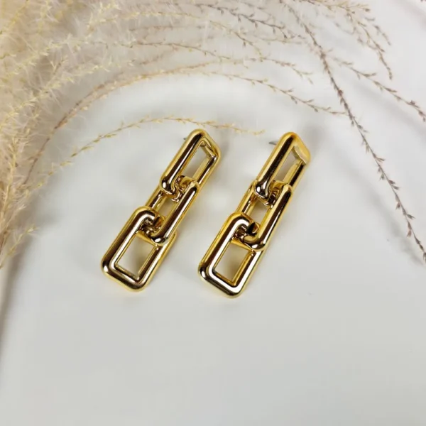 Golden chain link drop earrings