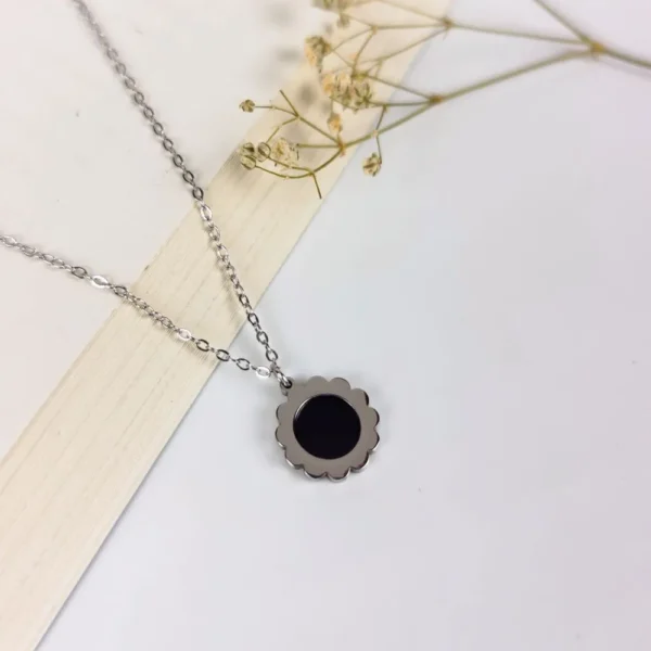 Black beauty silver plated necklace