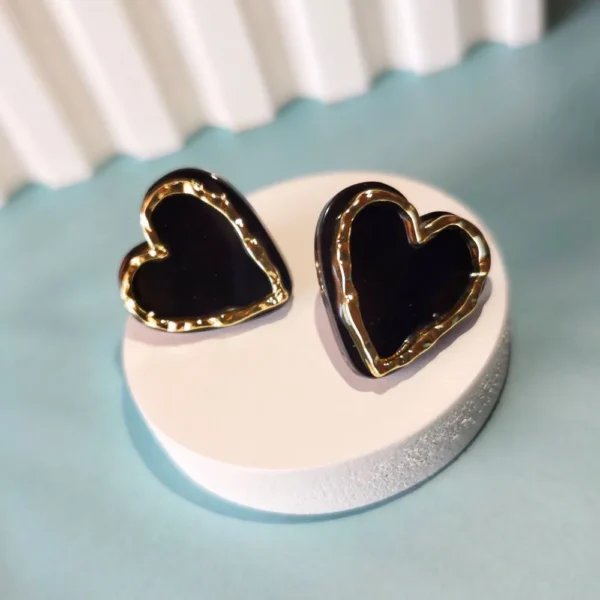 Golden edge noir hearts earrings