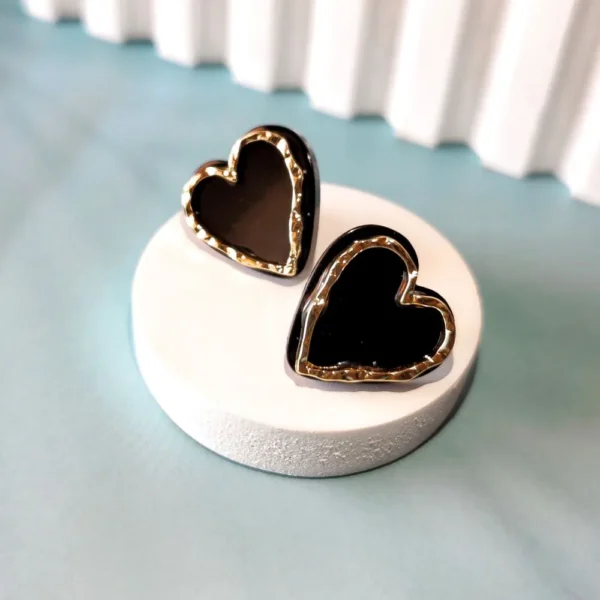 Golden edge noir hearts earrings