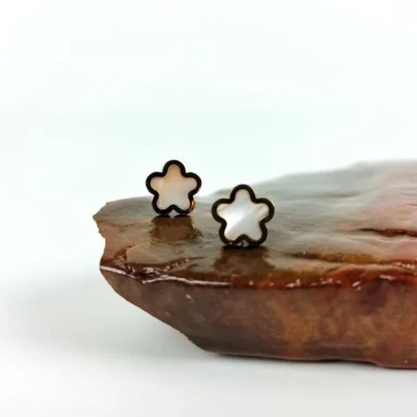 Shell flower gold studs earrings