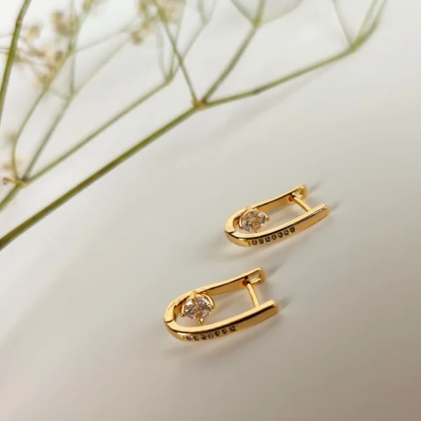 Diamond curve studs earrings