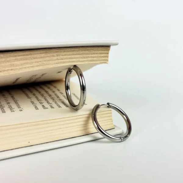 Classic circle silver hoops earrings