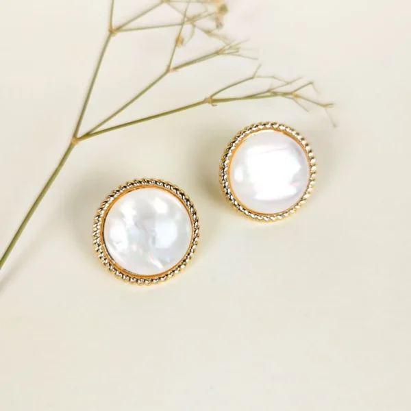 Dreamy affair moonstone studs earrings