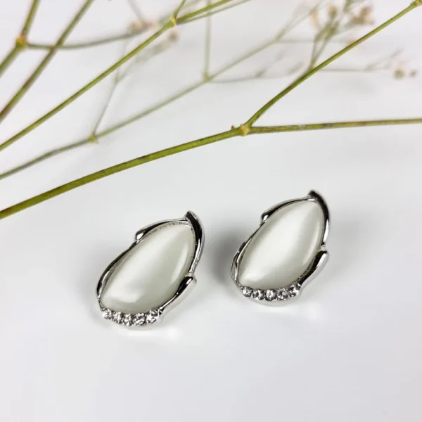 Modern chic moonstone studs earrings