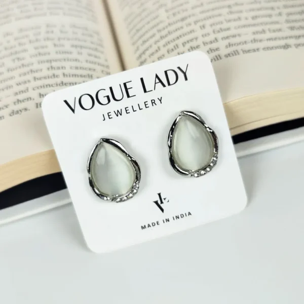Trendsetter moonstone studs earrings