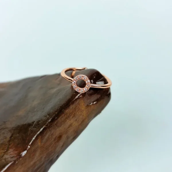 Rose bound adjustable finger ring