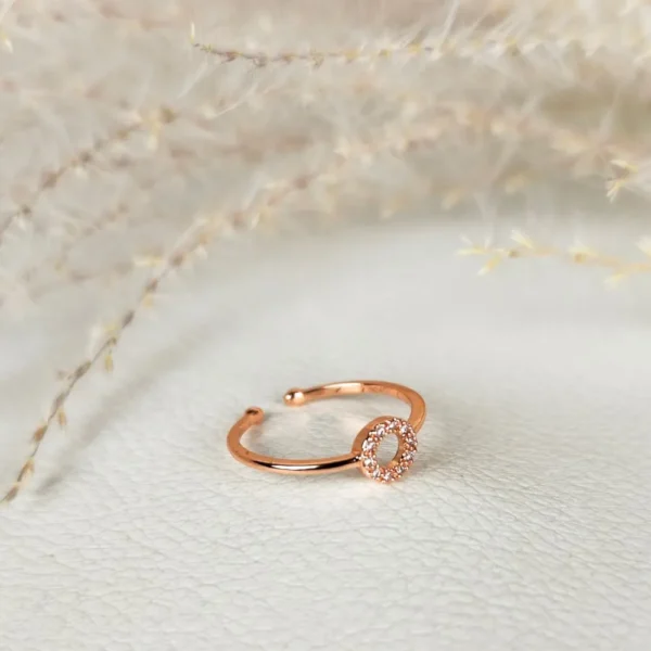 Rose bound adjustable finger ring