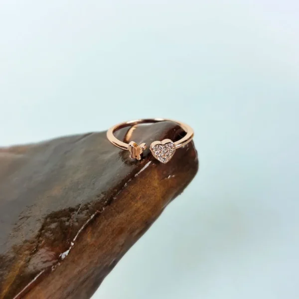 Rosy fantasy adjustable finger ring