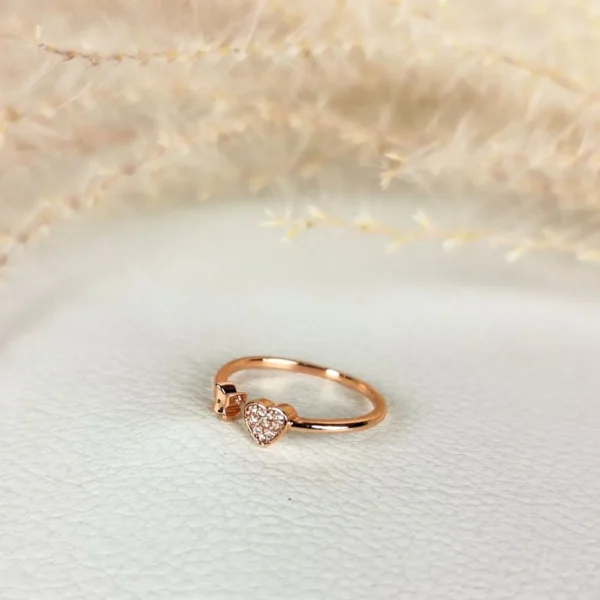 Rosy fantasy adjustable finger ring