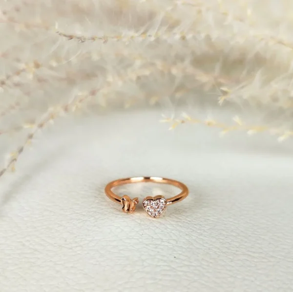 Rosy fantasy adjustable finger ring