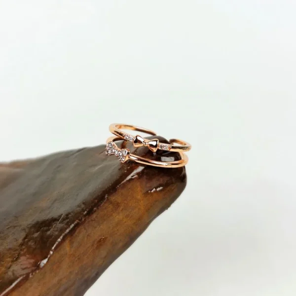 Bow embrace adjustable finger ring