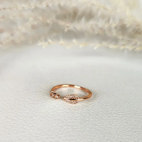 Blushing leaf adjustable finger ring