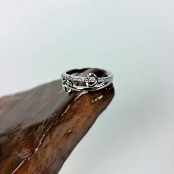 Silver gleam adjustable finger ring