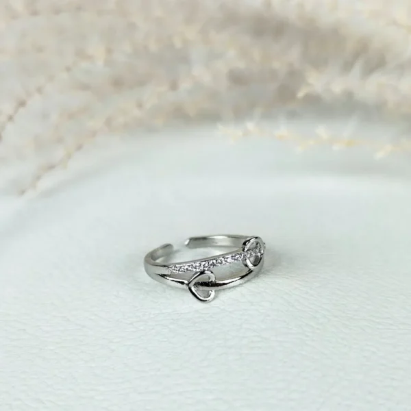 Silver gleam adjustable finger ring