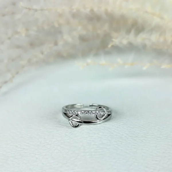 Silver gleam adjustable finger ring