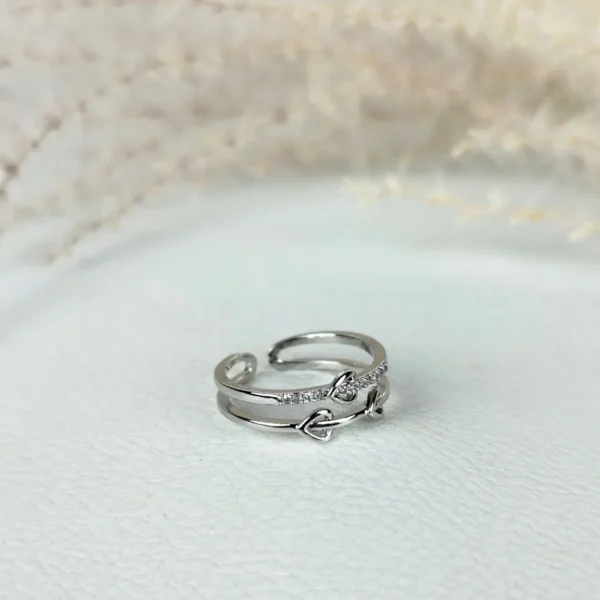 Radiant twist adjustable finger ring