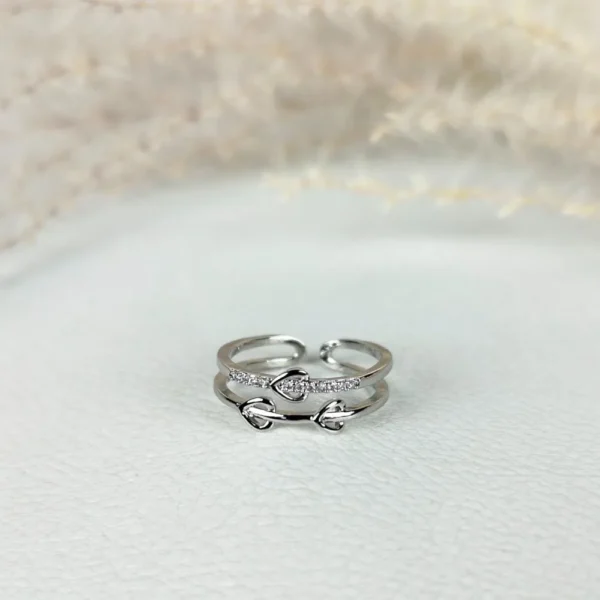 Radiant twist adjustable finger ring