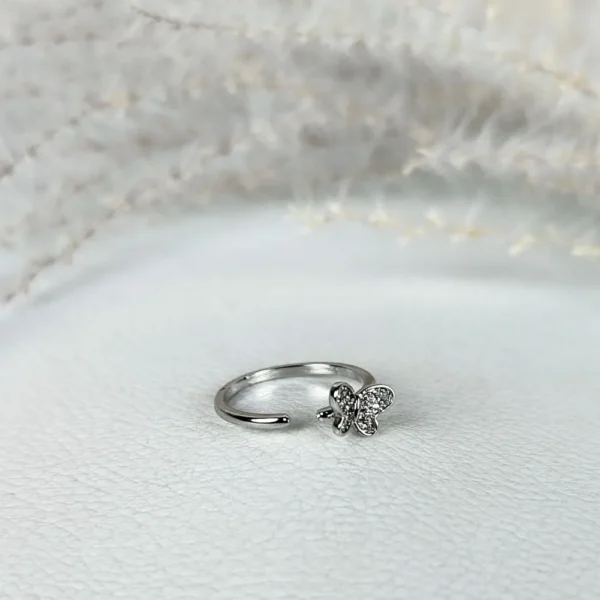 Radiant flutter adjustable finger ring