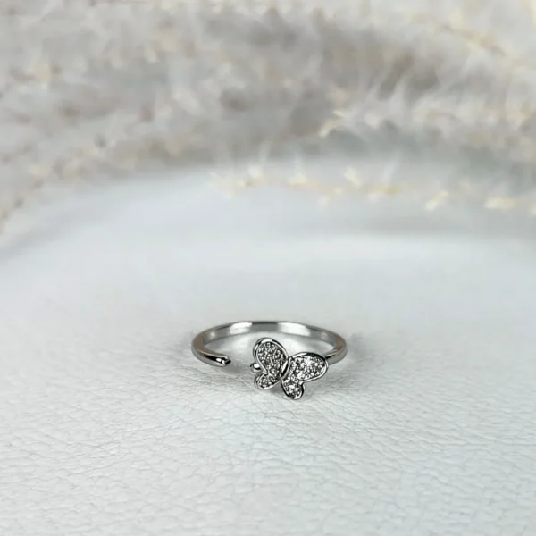 Radiant flutter adjustable finger ring