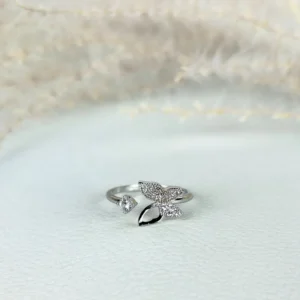 Silver soar adjustable finger ring