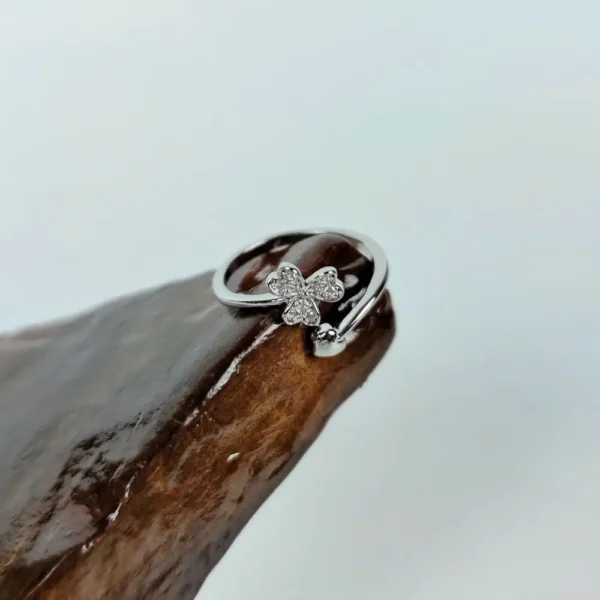Silver tulip adjustable finger ring