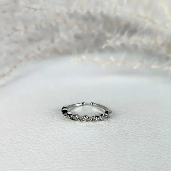 Silver dazzle adjustable finger ring