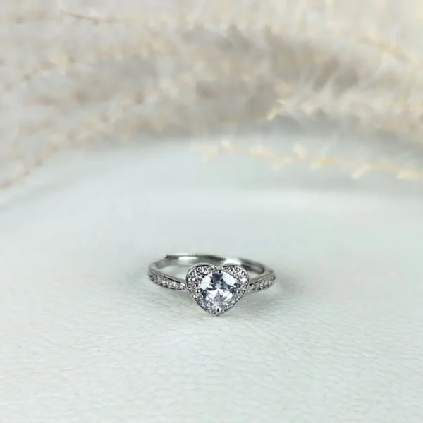 Frozen crown adjustable finger ring